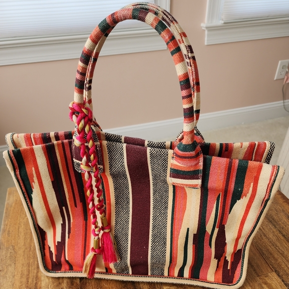 Vince Camuto Handbags - Vince Camuto oversized canvas tote